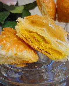 Слоеные пирожки с тыквой и шпинатом