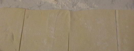 слоеные пирожки с вишнево-кокосовой начинкой. Шаг 3