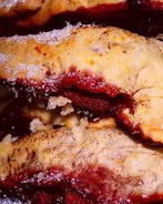 Слоеные пирожки с вишнями и шоколадом