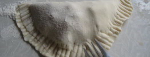 слоеные пирожки с ягодами в шоколаде. Шаг 3