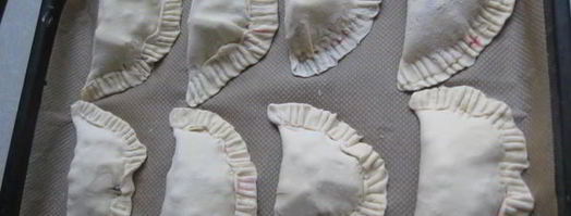 слоеные пирожки с ягодами в шоколаде. Шаг 4