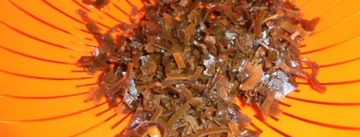 цельнозерновые пирожки со снытью, морской капустой и яйцом. Шаг 4