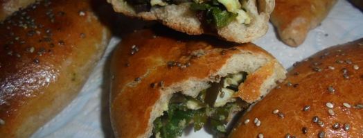 цельнозерновые пирожки со снытью, морской капустой и яйцом. Шаг 10