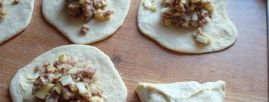 эчпочмак — пирожки с мясом и картофелем. Шаг 3