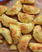 Закусочные пирожки с тунцом и сыром Джюгас