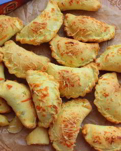 Закусочные пирожки с тунцом и сыром Джюгас