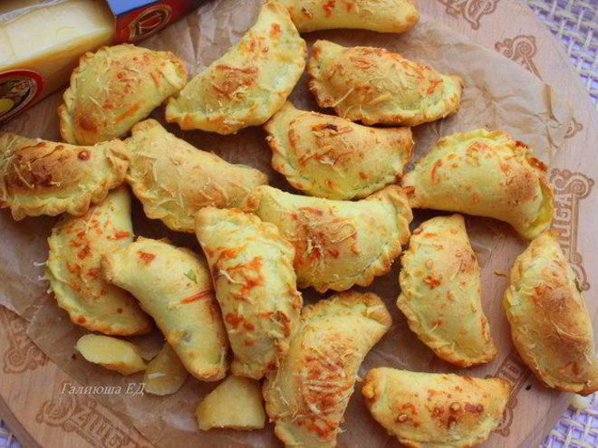 Рецепт закусочных пирожков с тунцом и сыром джюгас