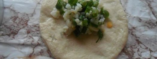 жареные дрожжевые пирожки с рисом яйцом и луком. Шаг 6