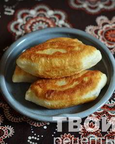 Жареные пирожки с луком и яйцом