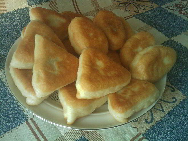 Рецепт жареных пирожков с начинкой из соленых огурцов