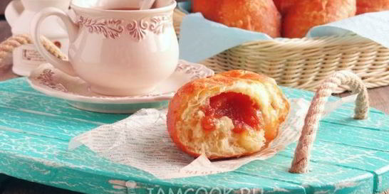 Жареные пирожки с повидлом