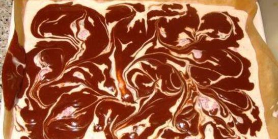 Брауни с крим-чизом и малиной