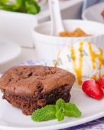 Брауни с жидким шоколадом внутри