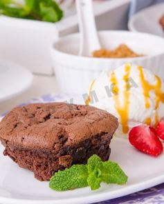 Брауни с жидким шоколадом внутри