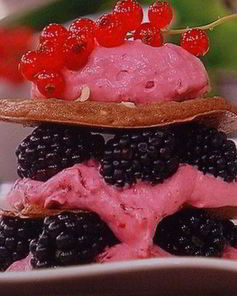 Ежевичное пирожное