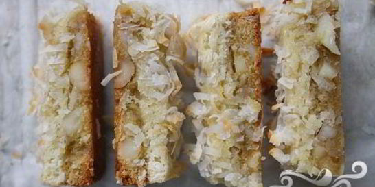 Кокосовые пирожные с орехами