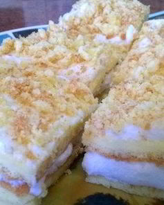 Лимонное пирожное с белковым кремом