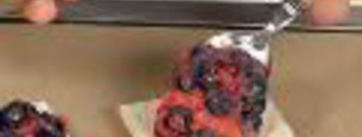 миндальные пирожные с ягодами. Шаг 6