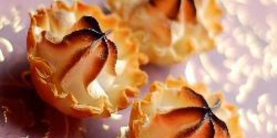 Пирожное из теста фило с меренгой