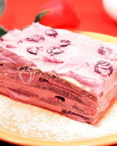 Пирожное с вишней