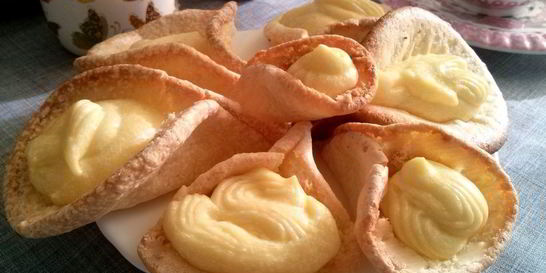 Пирожные Лепестки с кремом