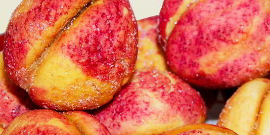 Пирожные Персики