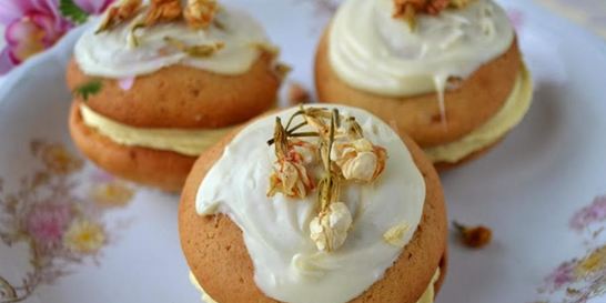 Пирожные с белым шоколадом и жасмином