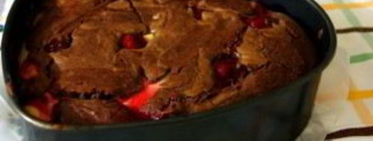 шоколадный брауни с творогом и вишней. Шаг 6