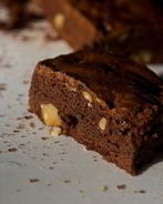 Шоколадные пирожные с грецкими орехами