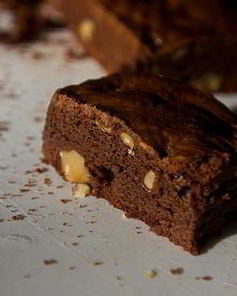 Шоколадные пирожные с грецкими орехами