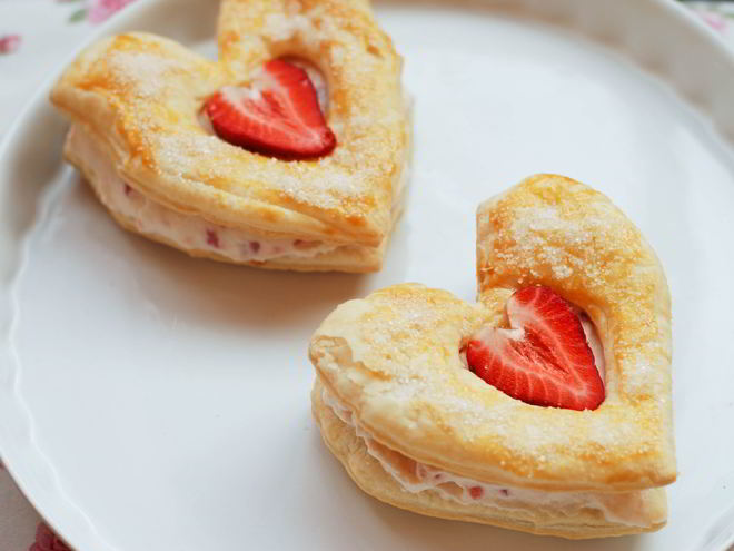 Рецепт слоеного пирожного с клубникой и маскарпоне