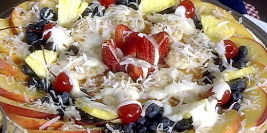 Фруктовая сладкая пицца с фруктами