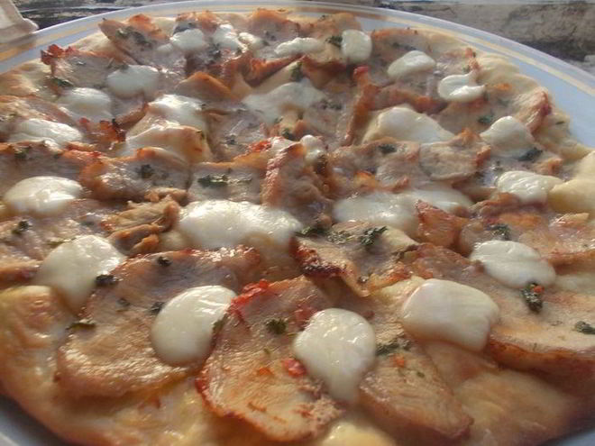 Рецепт пиццы дружба народов с печеным карбонадом и моцареллой