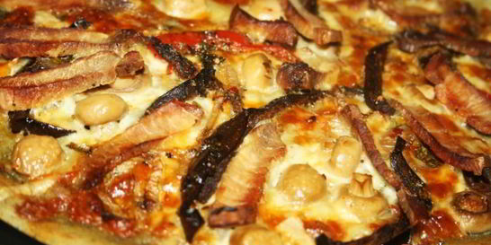 Пицца на сером тесте