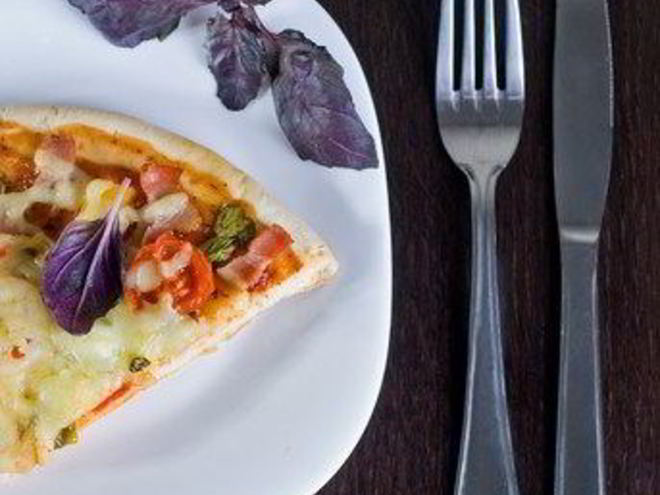 Рецепт пиццы с беконом и овощами