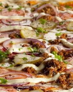 Пицца с грибами и огурцами