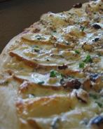 Пицца с грушами и голубым сыром