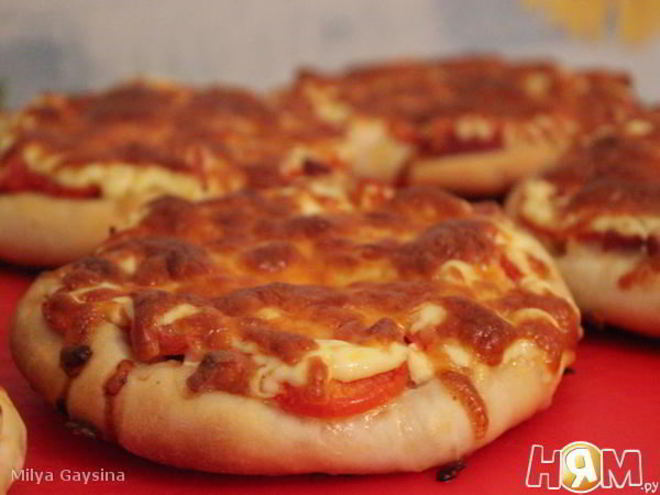 Рецепт пиццы с колбасой и сыром