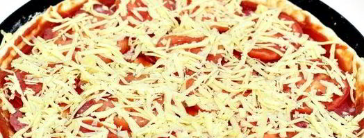 пицца с колбасой, сыром и помидорами. Шаг 9