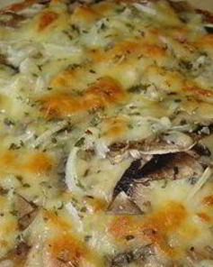 Пицца с куриной грудкой и шампиньонами