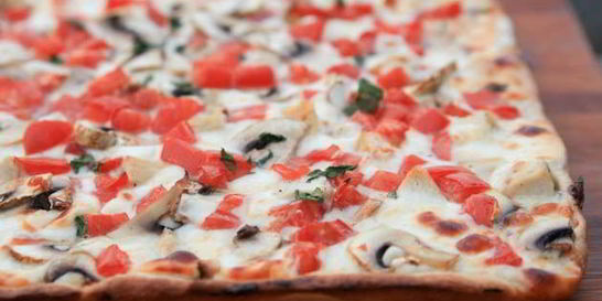 Пицца с курицей и грибами