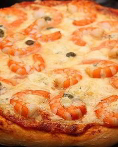 Пицца с моцареллой и креветками