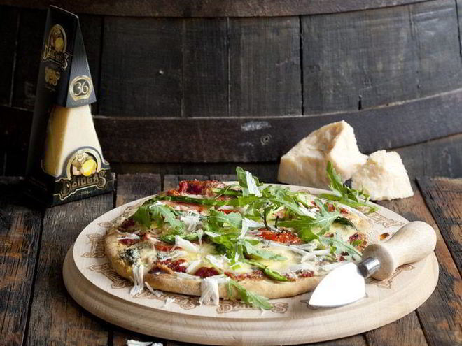 Рецепт пиццы с руколой и сыром джюгас