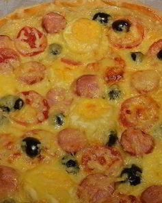 Пицца с сосиской и помидорами