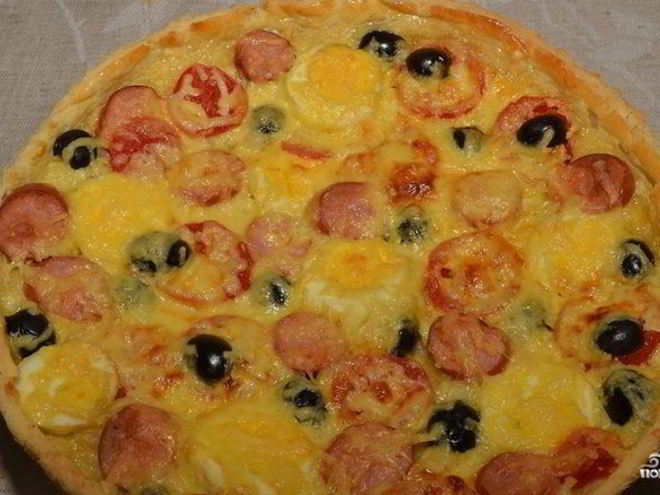 Рецепт пиццы с сосиской и помидорами