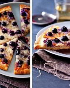 Сладкая черничная пицца