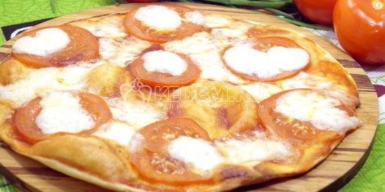 Тонкая пицца с моцареллой