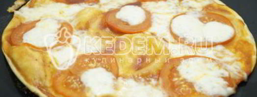 тонкая пицца с моцареллой. Шаг 12