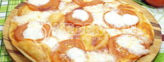 тонкая пицца с моцареллой. Шаг 13