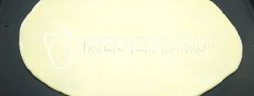 тонкая пицца с моцареллой. Шаг 8